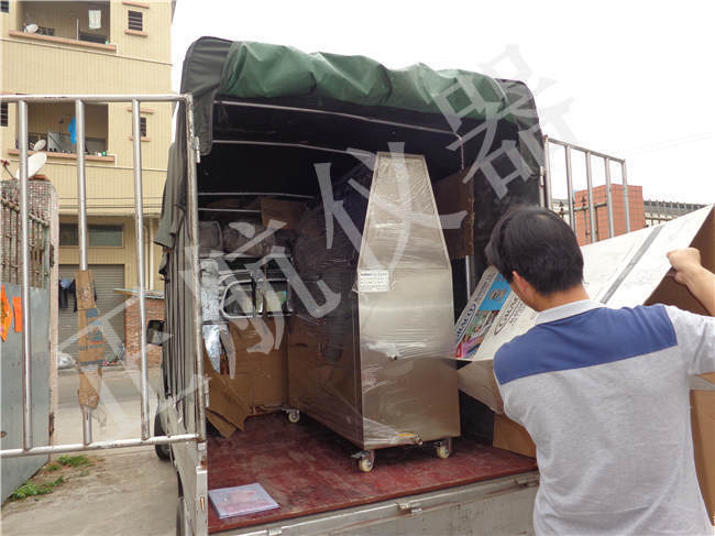 紫外線老化試驗箱出貨圖