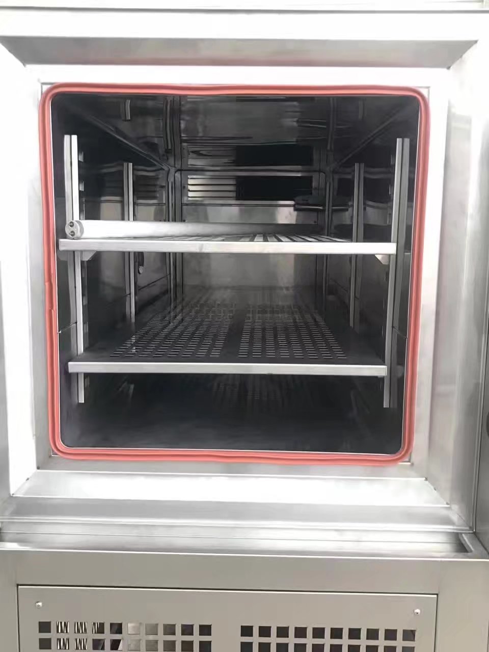 LED照明燈管燈具專用，雙85試驗(yàn)/高低溫濕熱循環(huán)試驗(yàn)箱產(chǎn)品測試區(qū)